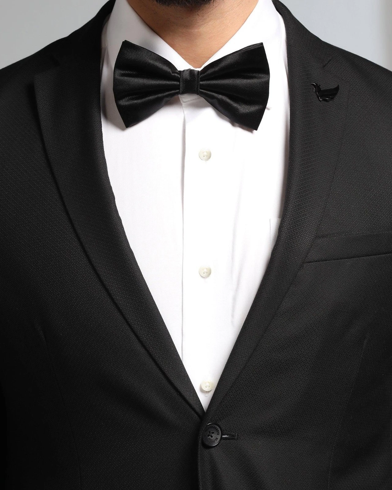 CLASSIC BLACK BOW TIE